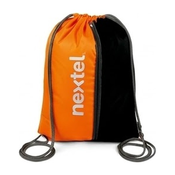 Sacochila bicolor laranja e preta com logo estampado